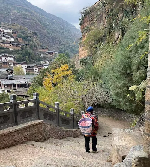 Il mio Viaggio in Yunnan – Seconda Parte woman baoshan stone village