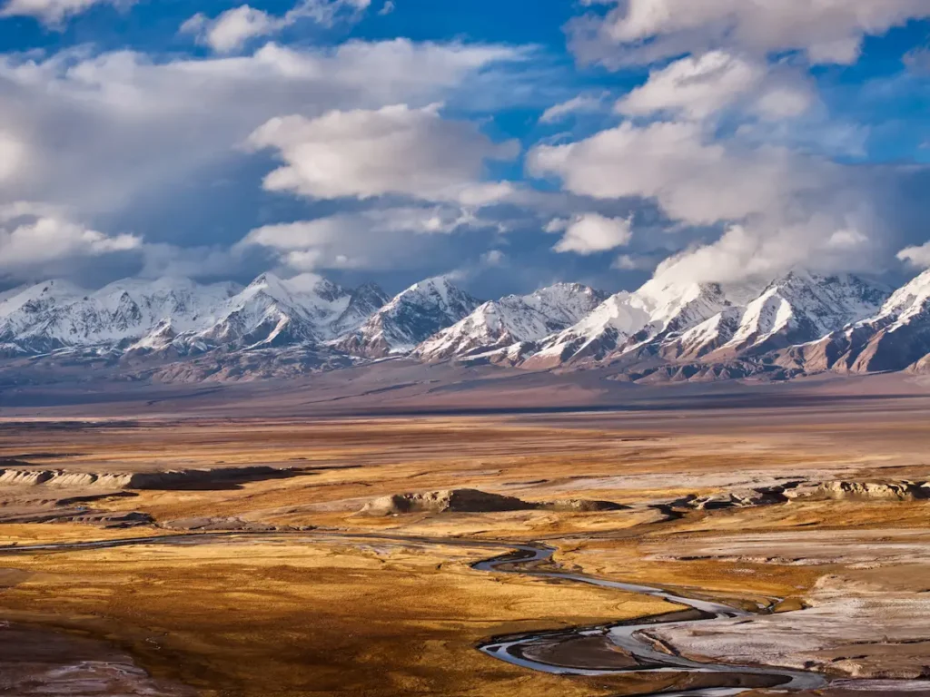 Un Viaggio lungo la Via della Seta: Attraverso il Pamir karakoram mountains