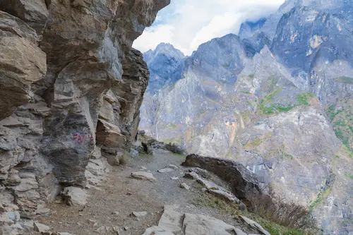 Travel Guide to Yunnan Tiger Leaping Gorge High Road Hiking Route