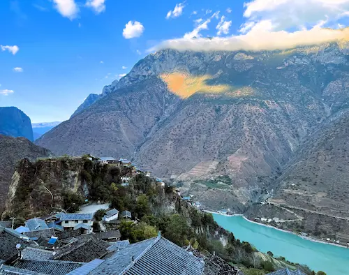 Travel Guide to Yunnan baoshan stone village roofs view