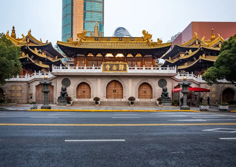 Destinations for Your Trip to China: 2 Classic Itineraries jingan temple frontal view