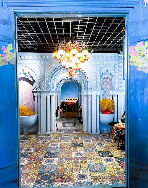 Travel Guide to Southern Xinjiang kashgar door