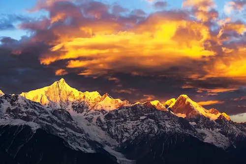 Travel Guide to Yunnan meili snow mountain range 1