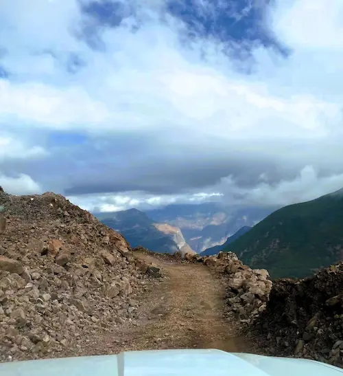 Travel Guide to Yunnan mountain road to baoshan stone village