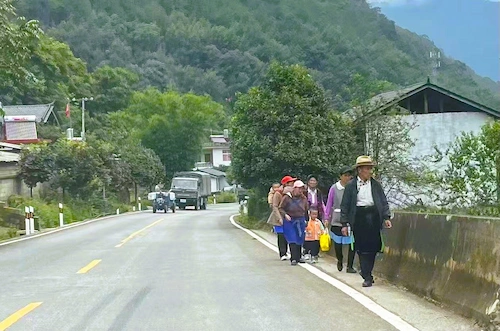 A Photographic Journey Through Rural Yunnan traditional family yunnan