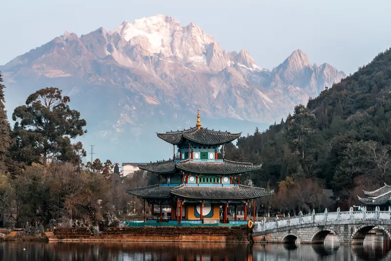 Travel Guide to Yunnan lijiang black dragon pool