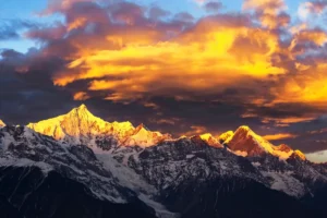 The Meili Snow Mountains: In Search of the Golden Moment The Meili Snow Mountains: In Search of the Golden Moment