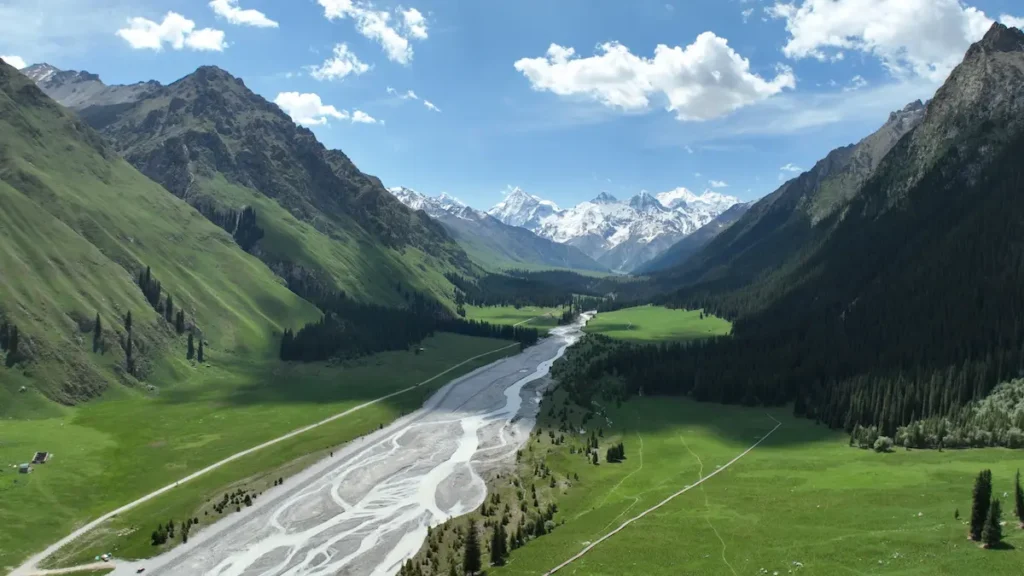 Travel Guide to Northern Xinjiang Travel Guide to Northern Xinjiang