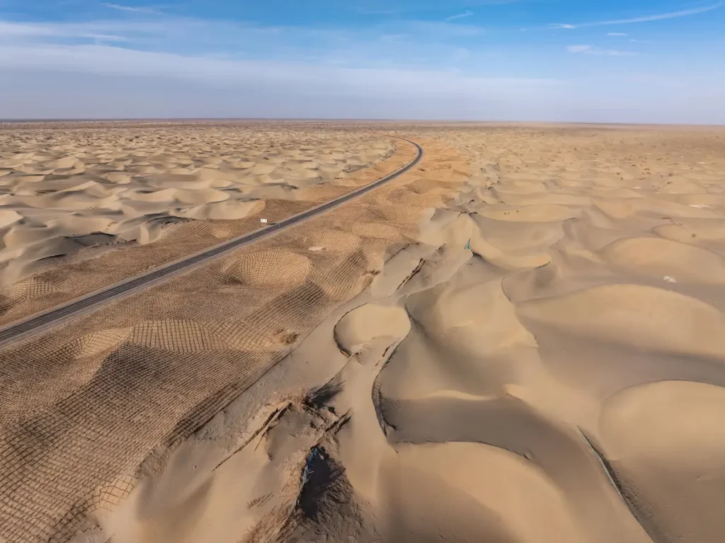 Travel Guide to Southern Xinjiang taklaman desert 1