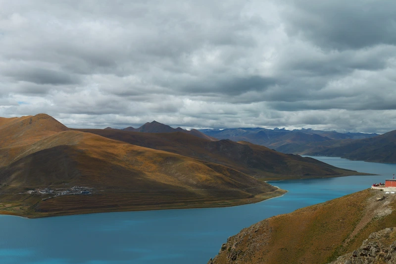 Lhasa Potala To Base Camp Mount Everest: A Soulful Journey yamdrok lake tibet