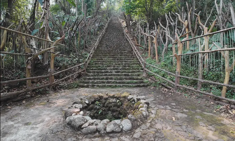 Viaggio a Longmoye: Dove Gli Spiriti si Adunano longmoye4