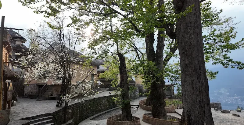 Yuanyang e le Terrazze di Riso Hani: un Mosaico di Terra, Acqua e Cielo village yuangyang e1774762650886