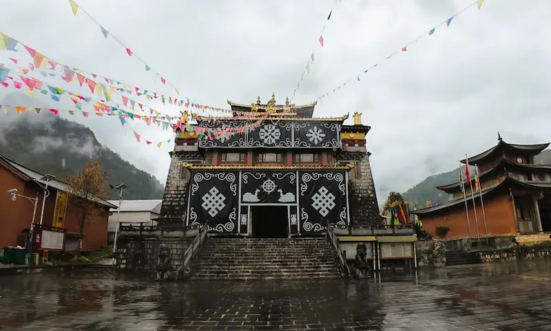 Bingzhongluo: Dove gli Dei e gli Uomini Convivono Puhua temple