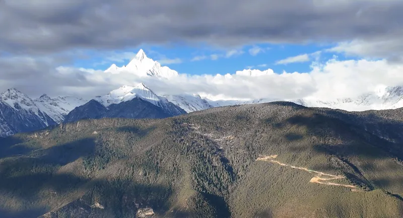 The Meili Snow Mountains: In Search of the Golden Moment meili snow mountain peak