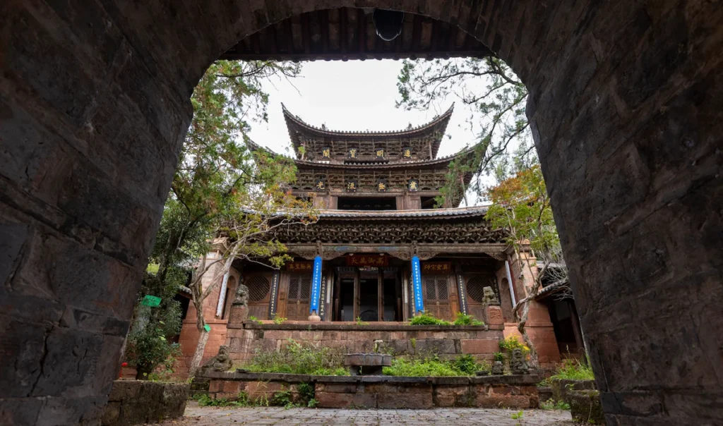 Viaggio a Nuodeng: il Villaggio del Sale sul Pendio delle Tigri nuodeng e1775369356777