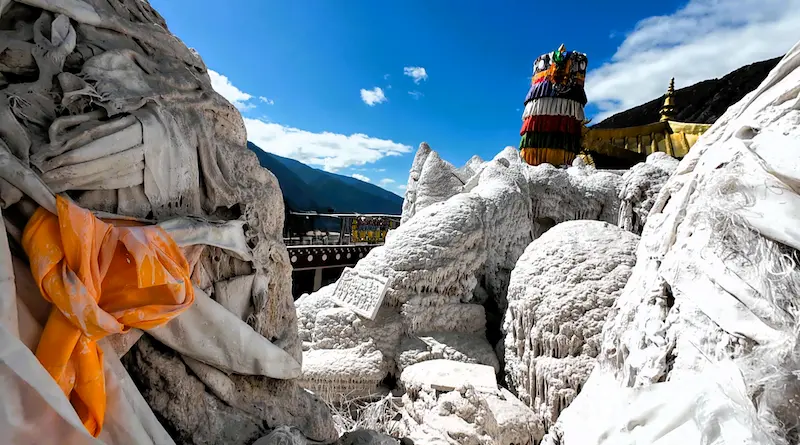 The Meili Snow Mountains: In Search of the Golden Moment qudeng temple