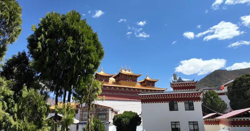 Gadan Dongzhulin: The Converted Monastery in the Mountains of Yunnan gadan dongzhulin view 1