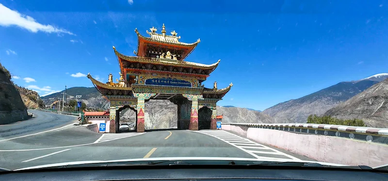 Gadan Dongzhulin: The Converted Monastery in the Mountains of Yunnan road to gadan dongzhulin
